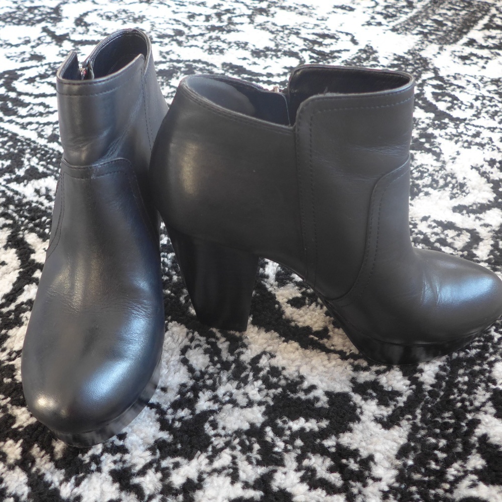 Gianni Bini Black Booties Platform Heel
